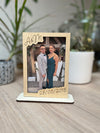 Cadre photo personnalisé en bois - Prénoms et date gravés laser